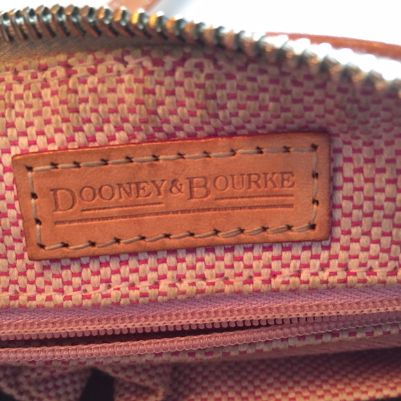 {Dooney & Bourke} Signature Barrel Bag w/Charm - Picture 5 of 7